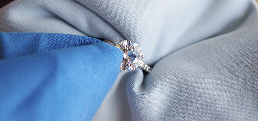 Cum sa va intretineti bijuteriile Swarovski?