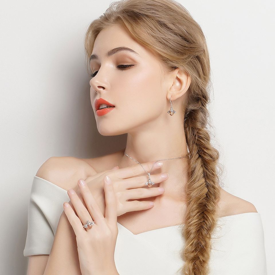 Importanta bijuteriilor pentru a reflecta sau a mentine frumusetea femeilor