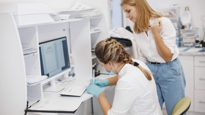 Ce informații ar trebui să însoțească un fișier STL trimis laboratorului dentar?